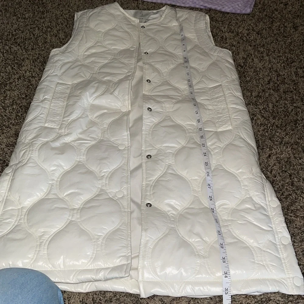 Joie Long White Sleeveless Puffer Vest, lightweight and quilted w/Pockets. - Picture 9 of 10
